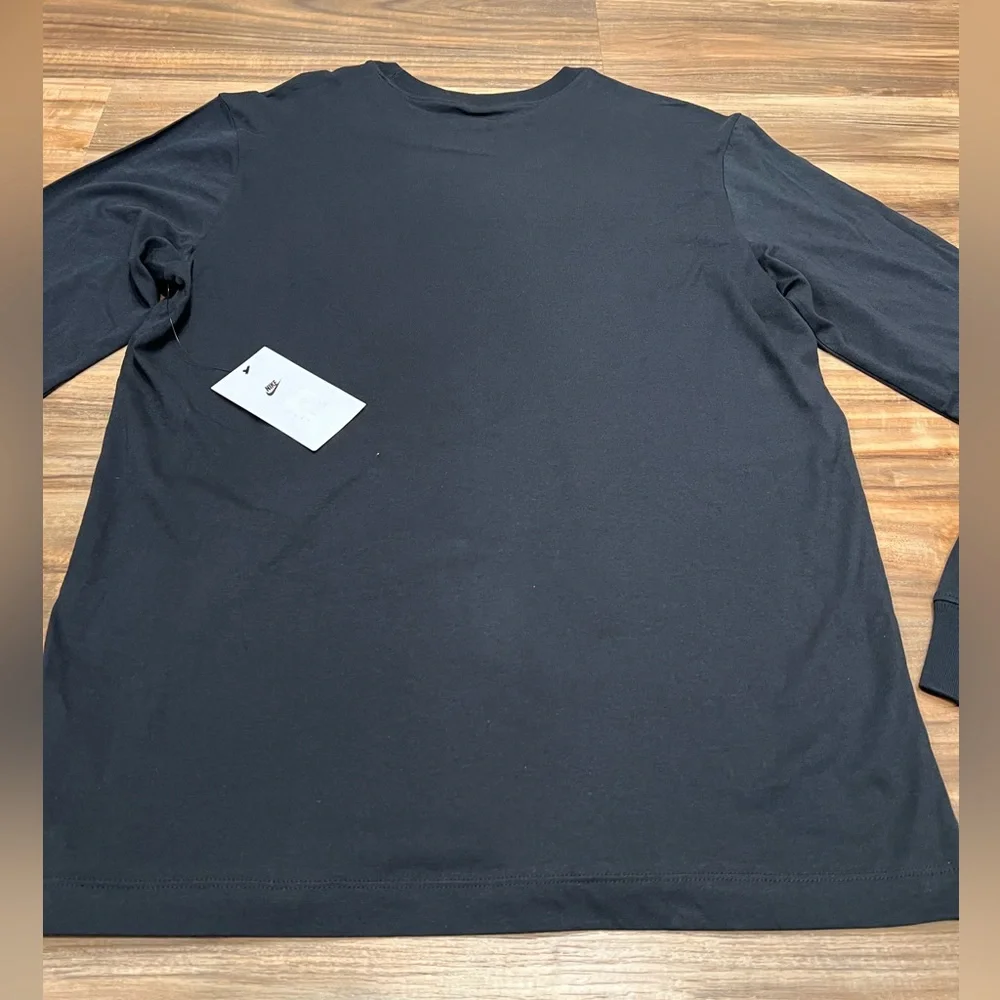 NWT Nike Men’s Black Long Sleeve Shirt The Nike Tee with Logo Size M